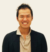 岩田 進 氏
