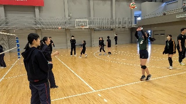 バレーボール教室 ~「できた!」を増やそう、楽しくチャレンジ~