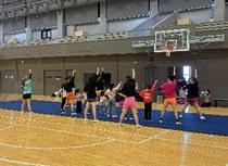 バトントワリング・チアリーディング体験　～バトントワリング・チアリーディング・ダンスを体験してもらい、これらのスポーツの楽しさを知ってもらう～
